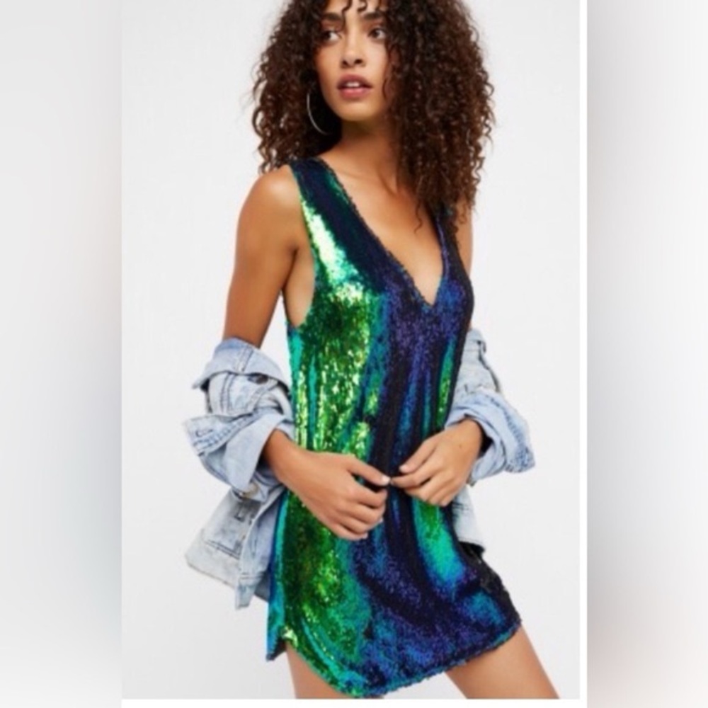 FREE PEOPLE Intimately MERMAID DEEP DOUBLE
VNECK SEQUIN‎ MINI SHEATH DRESS XS